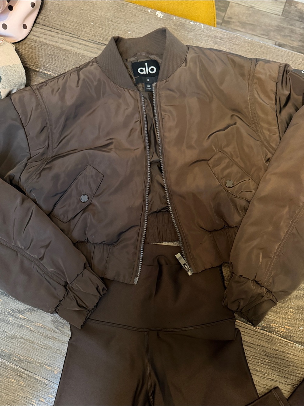 ALO Yoga Women's Brown Cropped Bomber Jacket and matching brown leggings! - Picture 2 of 7